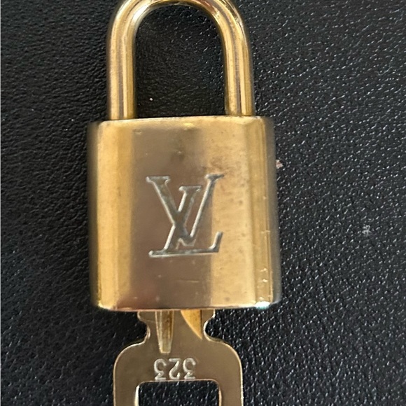 Louis Vuitton Lock & Key - choose your number - Picture 12 of 16